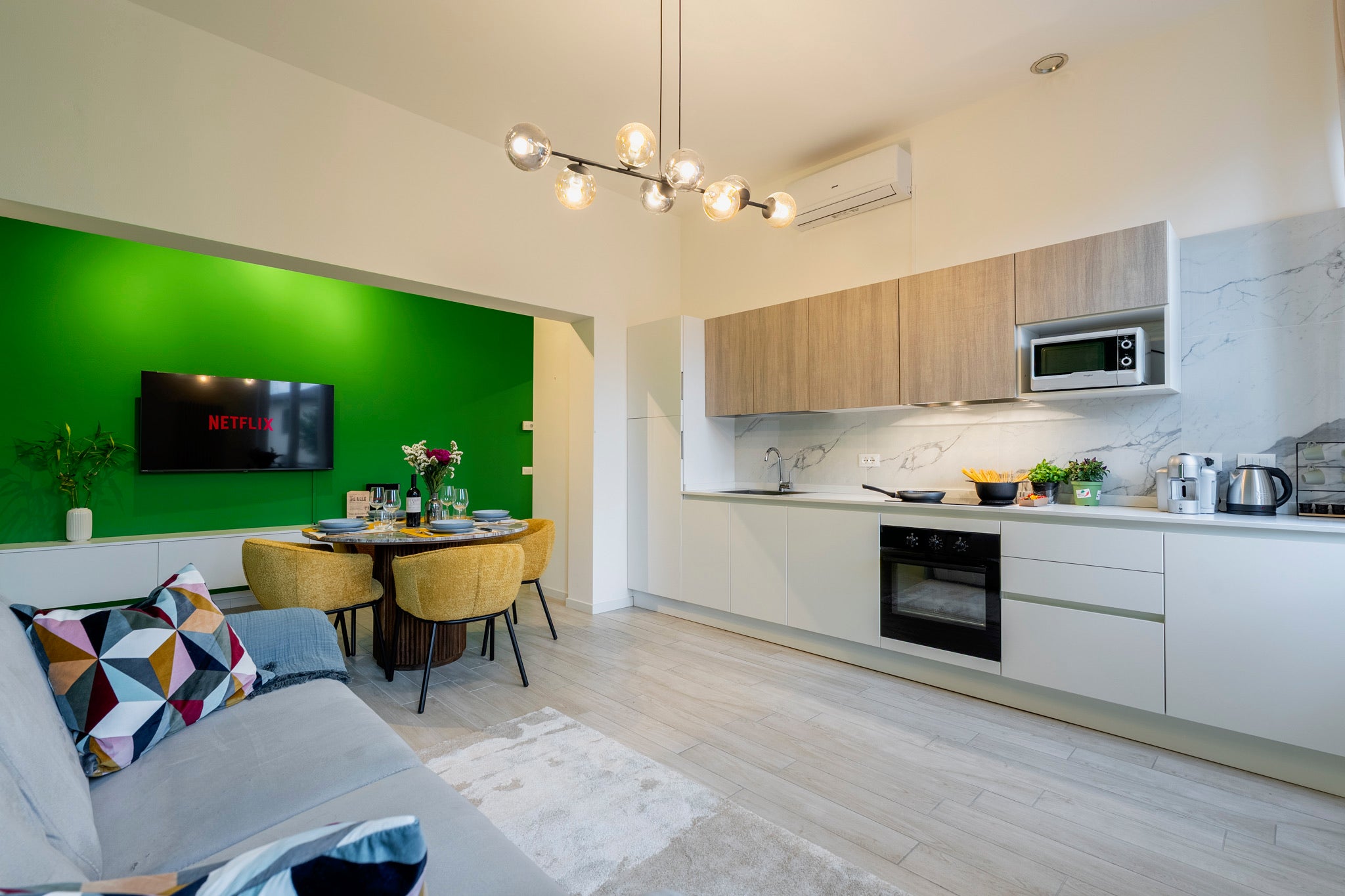 Toselli: Bright & Stylish Florence apartment