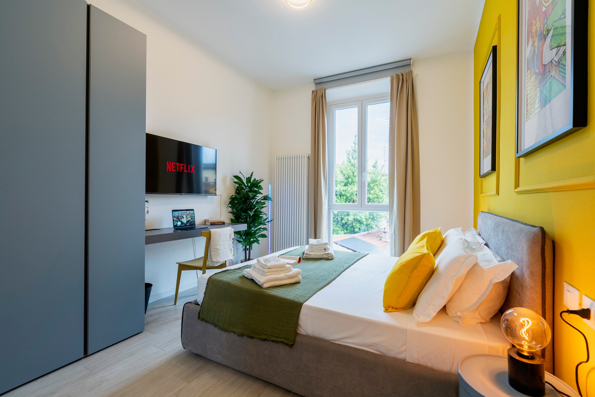 Toselli: Bright & Stylish Florence apartment